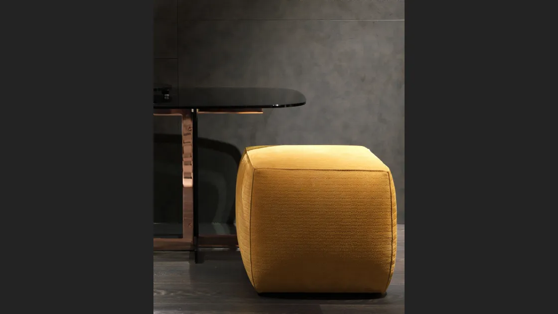 Pouf dalla forma cubica in Nabuk Stone di Misuraemme