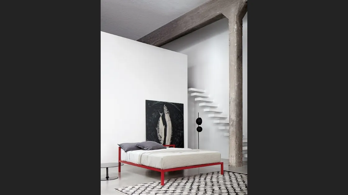 Letto matrimoniale in alluminio H65 con testiera di MDF Italia