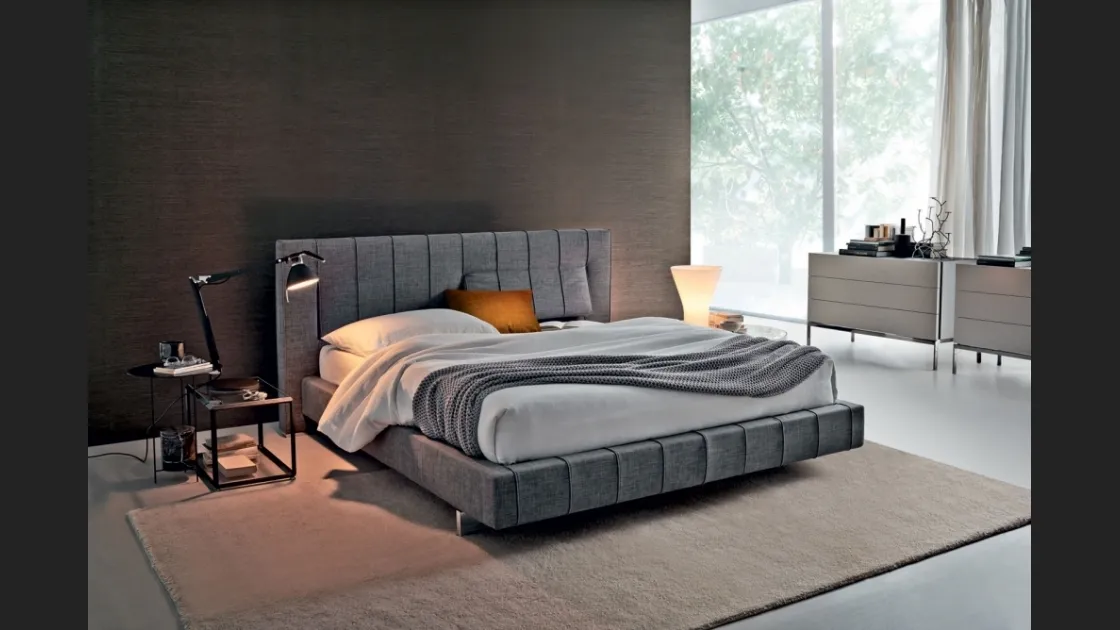 Letto in tessuto trapuntato con box contenitore High Wave di Molteni&C