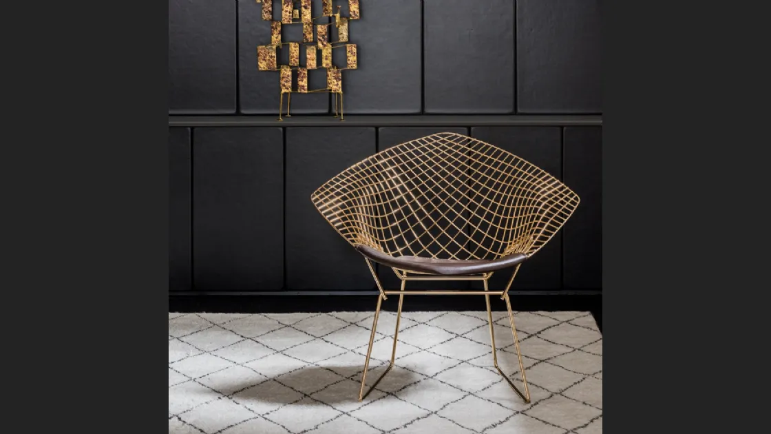 Poltroncina in metallo Bertoia Diamond Chair Gold di Knoll