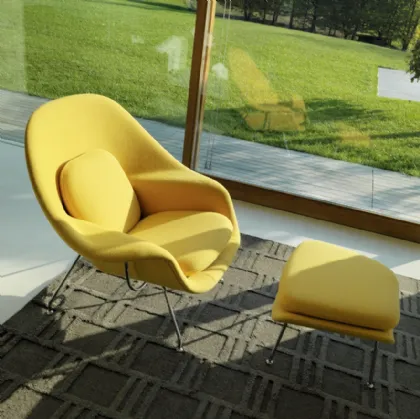 Poltrona in tessuto Saarinen Womb Chair and Ottoman di Knoll