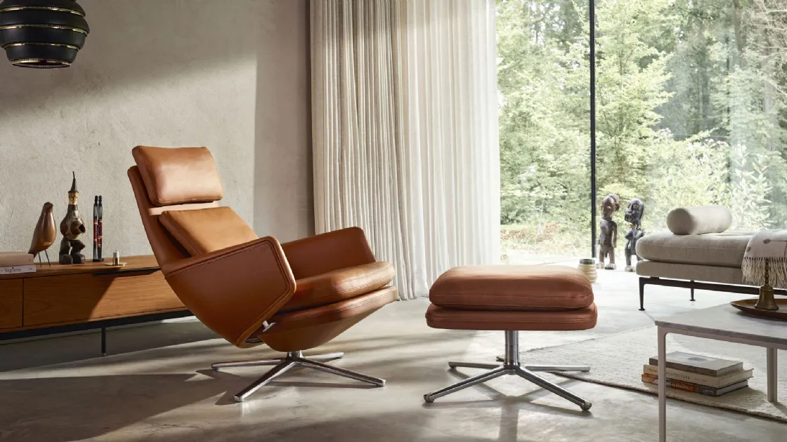 Poltrona in pelle Grand Relax & Ottoman di Vitra