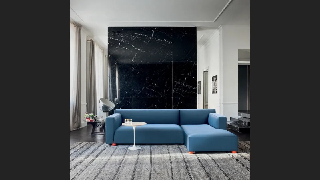 Divano in tessuto con penisola Sofa Collection by Edward Barber & Jay Osgerby di Knoll