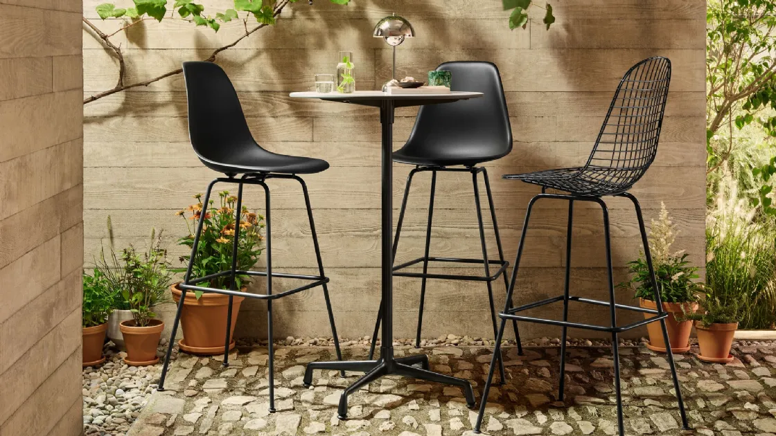 Sgabello Eames Plastic Stool RE High di Vitra