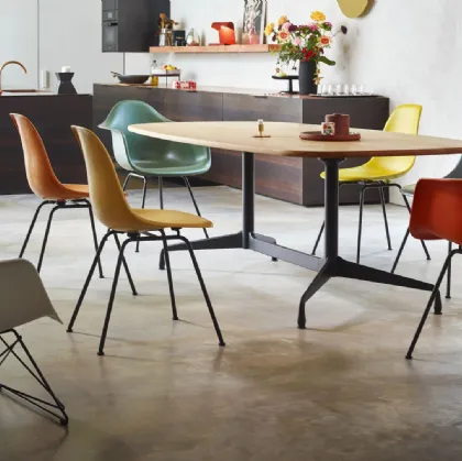 Tavolo in rovere e metallo Eames Segmented Tables Dining di Vitra