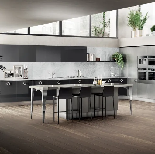 Cucina Classica Exclusiva in laccato lucido Grigio Ferro di Scavolini