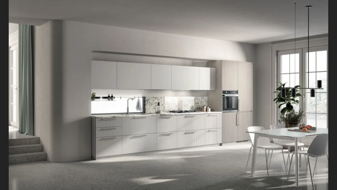 Cucina su misura Musa in laccato dogato opaco Grigio Airone e decorativo Oriental Light di Scavolini