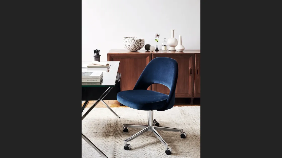 Seduta Operativa Saarinen Executive Swivel Side Chair di Knoll