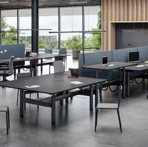 Scrivania Operativa realizzata in diverse altezze Tyde 2 Workstations di Vitra